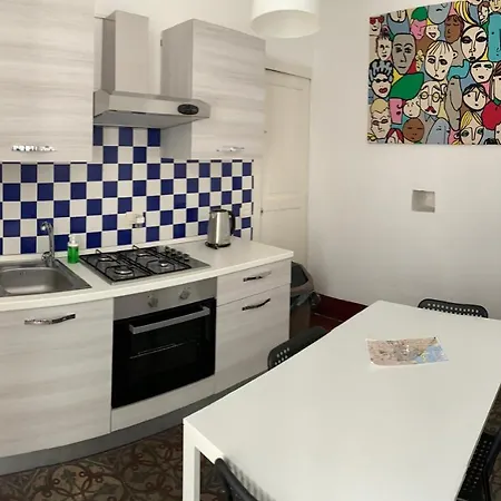Marcondi House *